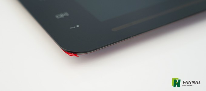 Pantalla t&aacute;ctil con borde negro.jpg